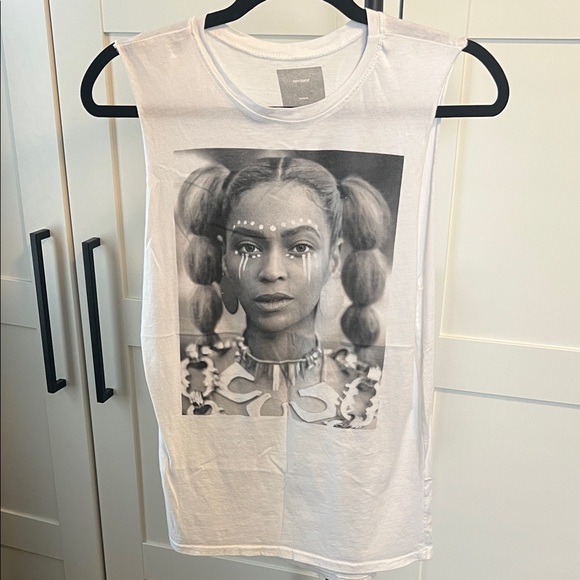Beyonce Tops - Beyoncé Tour White Sleeveless Graphic Tank